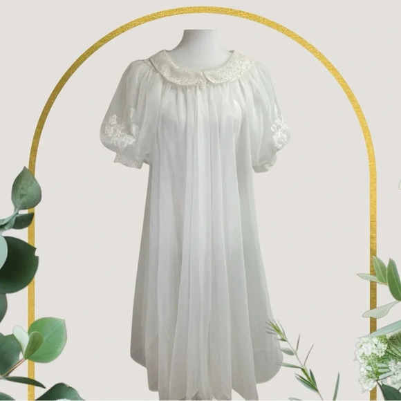 SOLD - Vintage Sheer Chiffon Peignoir robe. Boudoir Creamy White Bridal 1960’s - Picture 3 of 16